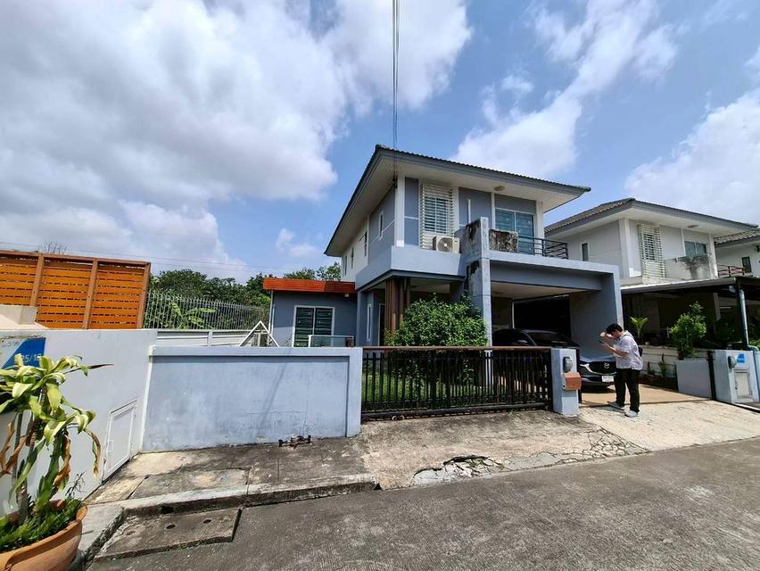 บ้านหลังมุม 50.1 ตร.วา ในศรีราชา เพียง 3.15 ล้าน มีสนามหญ้าข้างบ้าน จอดรถ 2 คัน 10