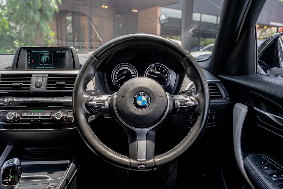 BMW 118i M Performance ปี 2018 โฉม F20 📌𝐁𝐌𝐖𝟏𝟏𝟖𝐢 เข้าใหม่! สวยฉ่ำรับฝนแรก ดีห้ามพลาดแล้วค่ะ☔️✨ 4