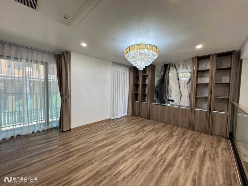 69100586 : ให้เช่าทาวน์โฮม luxury 3 ชั้น หน้ากว้าง 6 เมตร Built-in ทั้งหลัง ขนาด 20.5 ตารางวา หมู่บ้านพาทิโอ วัชรพล-รามอินทรา บางเขน น้ำไม่ท่วม 13