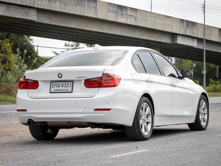 BMW 320i 2.0  F30 LUXURY ปี2014 สีขาว  4