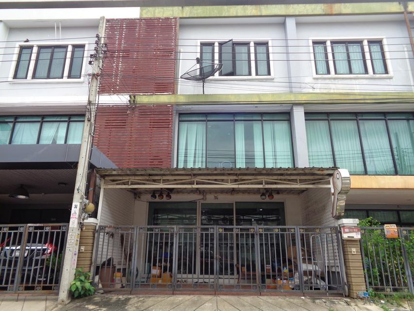 🚩 ขาย / ให้เช่า ทาวน์โฮม 3 ชั้น หน้ากว้าง ทำเลดี ต้นซอยนวมินทร์ 74 เหมาะเป็นที่พักอาศัยและประกอบกิจการ  3
