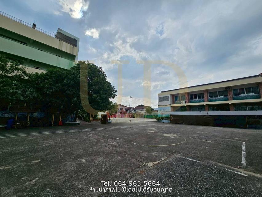 🔥 **ขายที่ดินพร้อมสิ่งปลูกสร้าง ทำเลดอนเมือง ใกล้สนามบินดอนเมือง** 🔥 🏢 **ที่ดิน 3 ไร่ 66 ตร.ว. พร้อมอาคาร 3 ชั้น 3 อาคาร** 9
