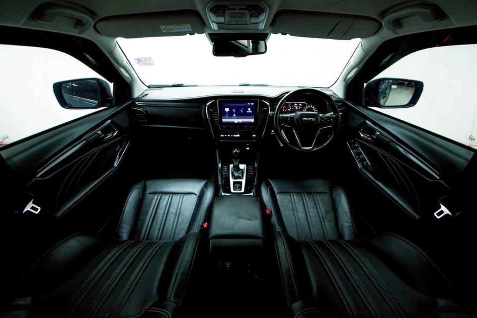 ISUZU MU-X 3.0 Phantom Collection Ultimate 2WD  2023  17