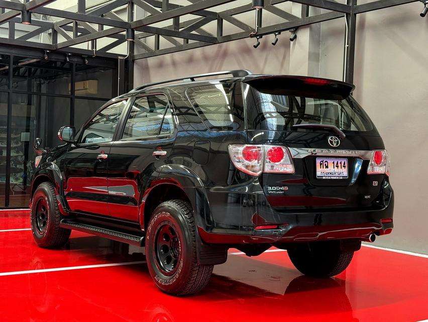 2014 TOYOTA FORTUNER 3.0V รถมือเดียวออกป้ายแดง รถวิ่งน้อย ประวัติศูนย์ครบ ไม่เคยมีอุบัติเหตุครับ 6