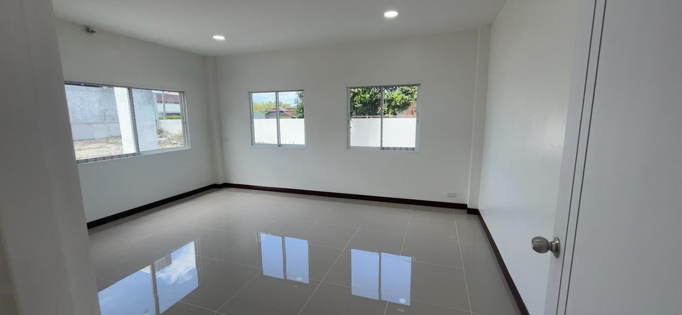 บ้านพร้อมที่ดินชลบุรี เนื้อที่ 567 ตารางวา บ้าน 2 ชั้น รีโนเวทใหม่พร้อมโกดังขนาดใหญ่ 9