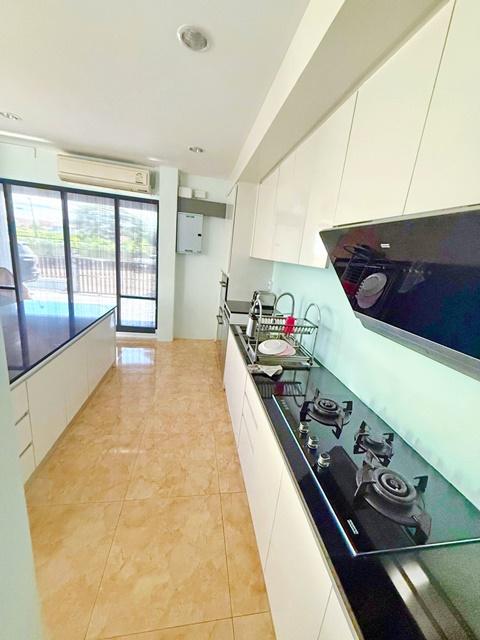 ให้เช่า คฤหาสน์ใหญ่ที่สุดหมู่บ้าน 5นอน ลด 50% นานาชาติ RIS รามคำแหง164 เครื่องใช้ไฟฟ้า 6น้ำ 150ตรว เพอร์เฟคเพลส ตลาดนัดข 5