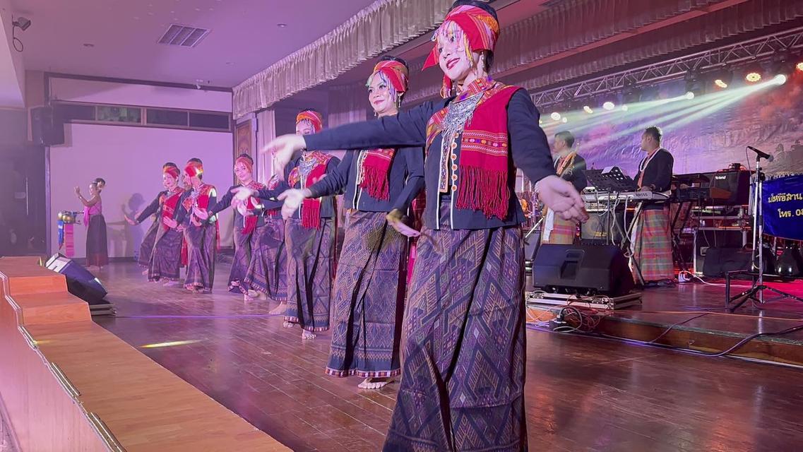 รับแสดงดนตรี รำ ศิลปะ วัฒนธรรมพื้นบ้าน อีสาน วงโปงลาง