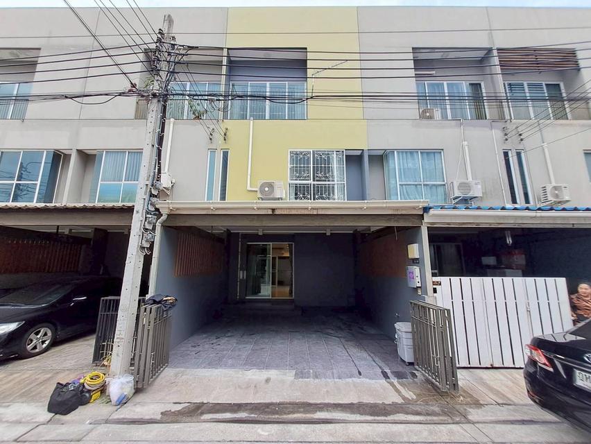 ให้เช่าทาวน์โฮม 3 ชั้น พาทิโอ ซอยพัฒนาการ 38 สวยพร้อมอยู่ ใกล้ APL หัวหมาก (N.1990) 1