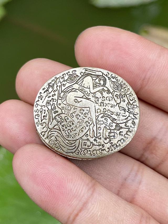 ตลับสีผึ้งม้าเสพนาง ครูบาวัง พรหมเสโน เนื้อเงิน ปี2510 ข้างในมีรกยม และนกสาริกา ปิดทอง