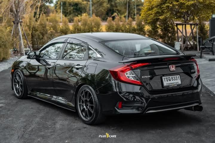 Honda Civic 2020 4