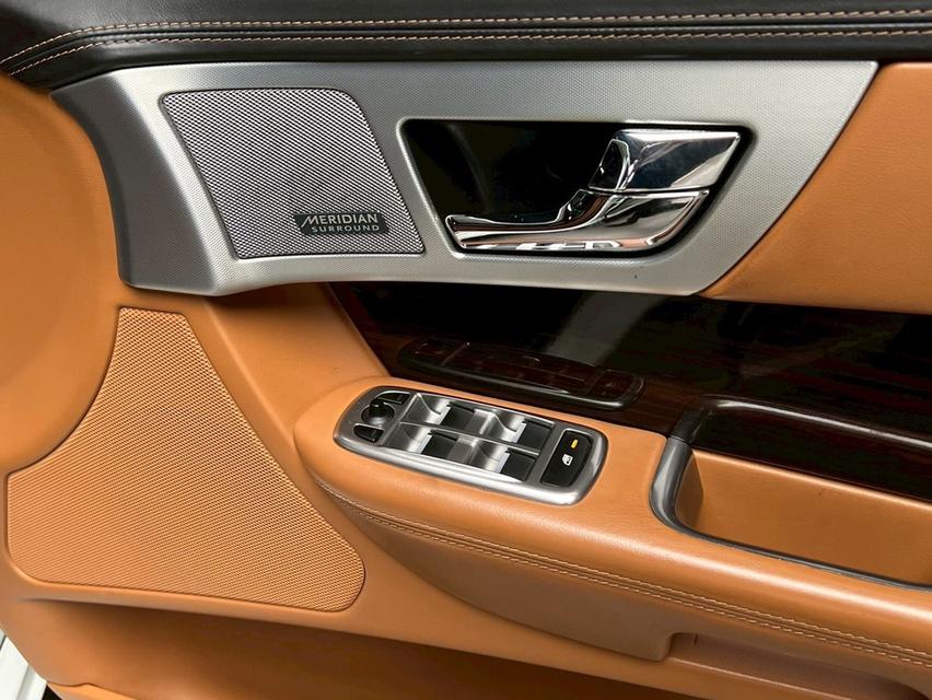 Jaguar XF 2.2 Sedan 7