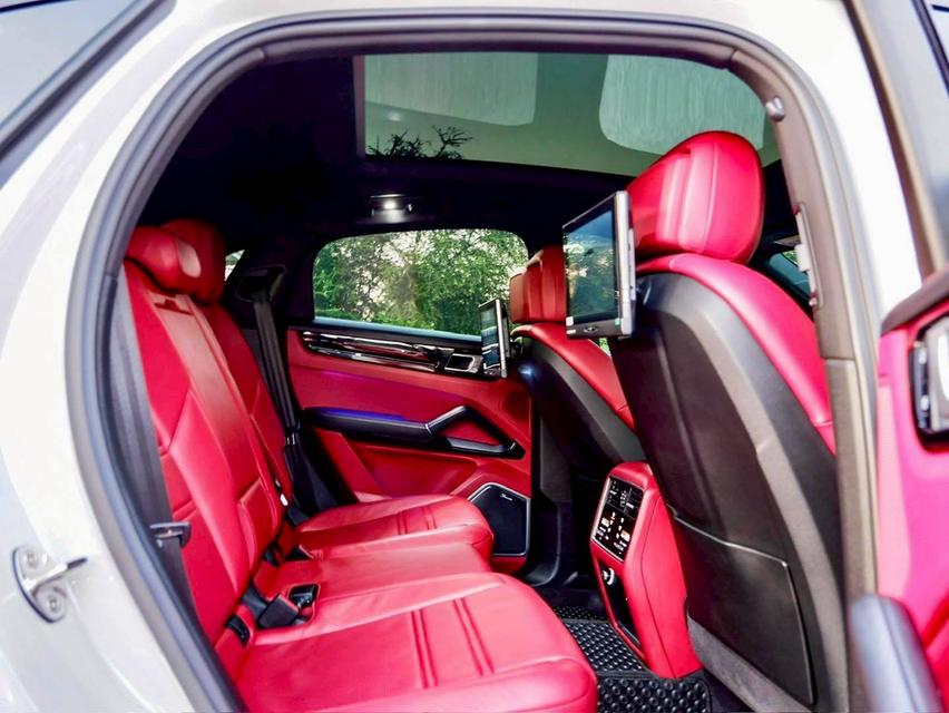 Cayenne E-Hybrid Coupe Sport Package 19