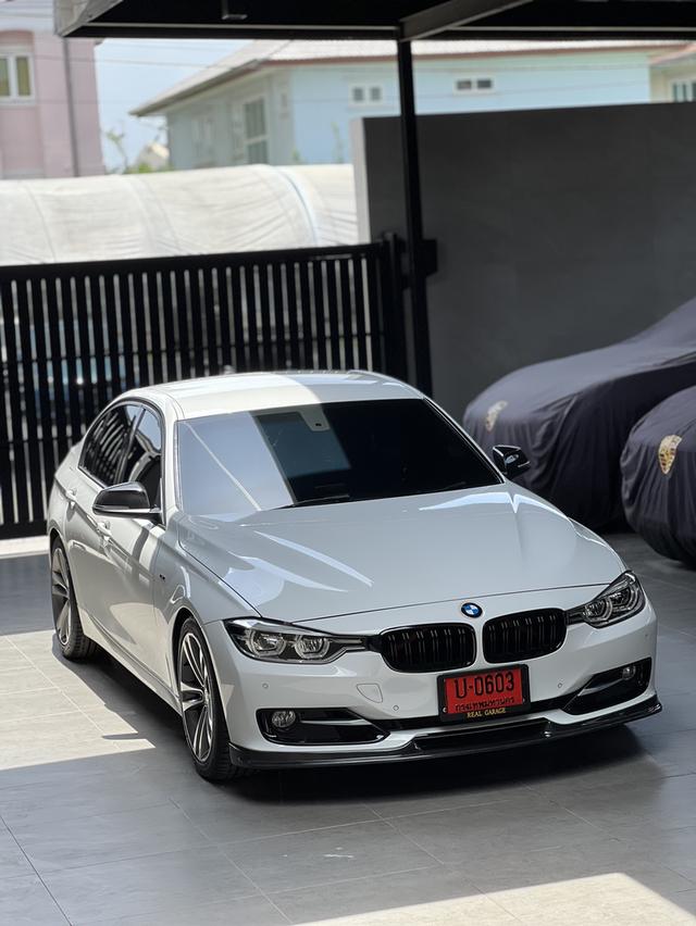 BMW 320i Sport 3