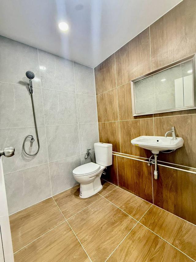 หมู่บ้านสิรารมย์ บ้านกล้วย-ไทรน้อย บางบัวทอง ทาวน์เฮาส์ 2 ชั้น ตกแต่งใหม่พร้อมอยู่  มีระเบียงด้านหน้า โครงการของแลนด์&เฮ้าส์ 13