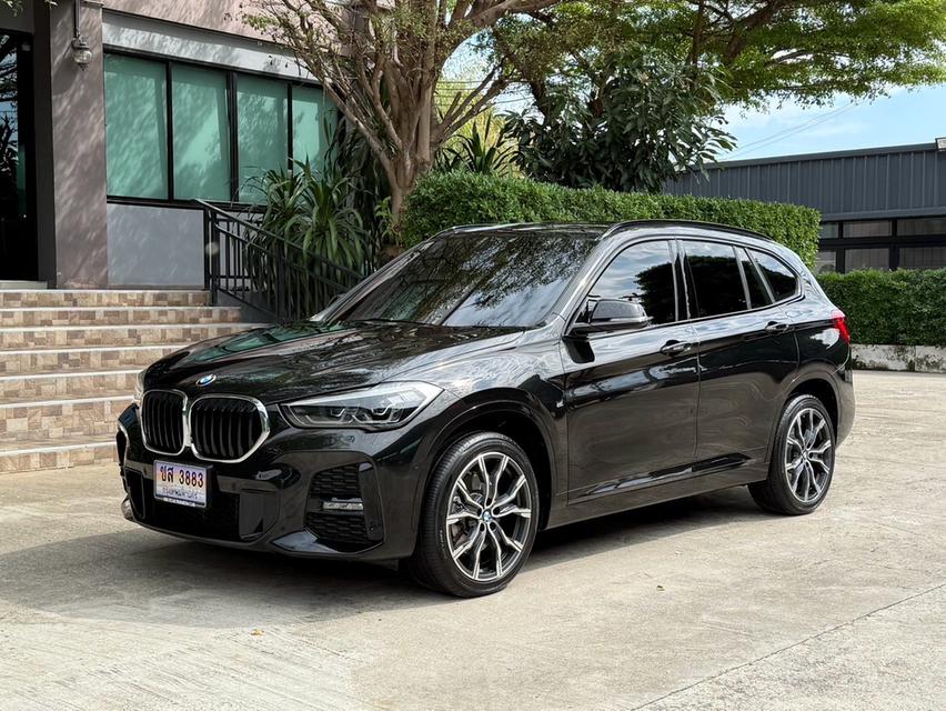 2022 BMW X1 20D MSPORT LCI รถมือเดียวออกป้ายแดง รถวิ่งน้อย ไม่เคยมีอุบัติเหตุ วารันตีศูนย์ยังเหลืออีกนานครับ 4