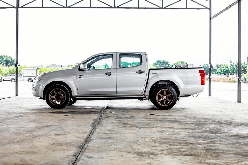 ISUZU D-MAX 1.9 ddi-Z Cab4 ปี 2017 สีเทา มือเดียวป้ายแดง 8