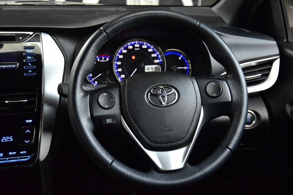 Toyota Yaris 1.2G hatchback 9