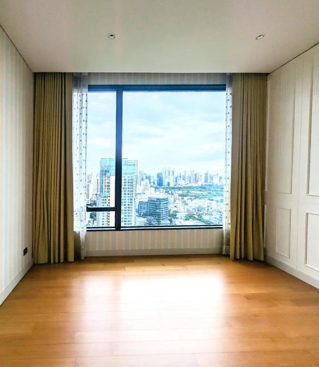 คอนโดขาย Sindhorn Residence 5