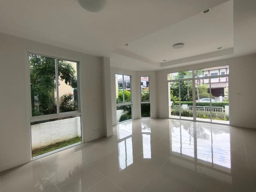 บ้านเดี่ยว 2 ชั้น ทำเลดี ติดถนนใหญ่  หมู่บ้าน บ้านลลิล The Young Executive 4