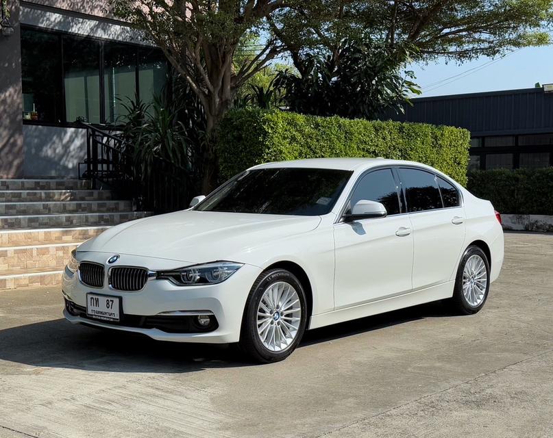 2017 BMW 320D F30 LCI รถมือเดียวออกป้ายแดง รถวิ่งน้อย เข้าศูนย์ทุกระยะ ไม่เคยมีอุบัติเหตุครับ 4