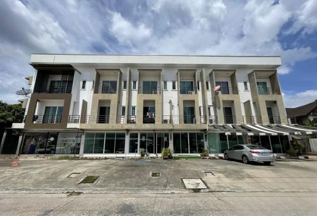 รหัสC69996 ให้เช่าทาวน์โฮม 3 ชั้นเ รีโนเวทใหม่ หมู่บ้านสัมมากร ซอยรามคำแหง110 ใกล้รถไฟฟ้าสายสีส้ม 1