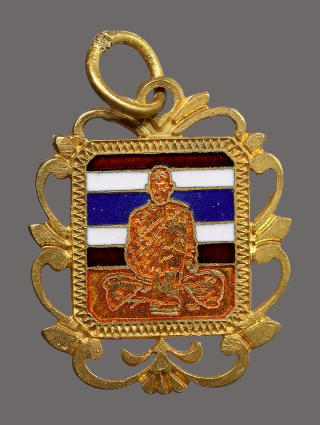 เหรียญหัวแหวนหลวงพ่อเดิมพิมพ์ฉลุ ลงยาลายธงชาติ วัดหนองโพธิ์จังหวัดนครสวรรค์