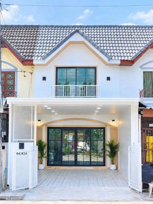 🌳 หน้าบ้านติดสวนหย่อมโครงการ ถนนเมน ซอย 2! 🏡 ✨ ขายทาวน์เฮ้าส์ 2 ชั้น 16 ตร.ว. 2 นอน 2 น้ำ ม.มนวดี บางบัวทอง 2