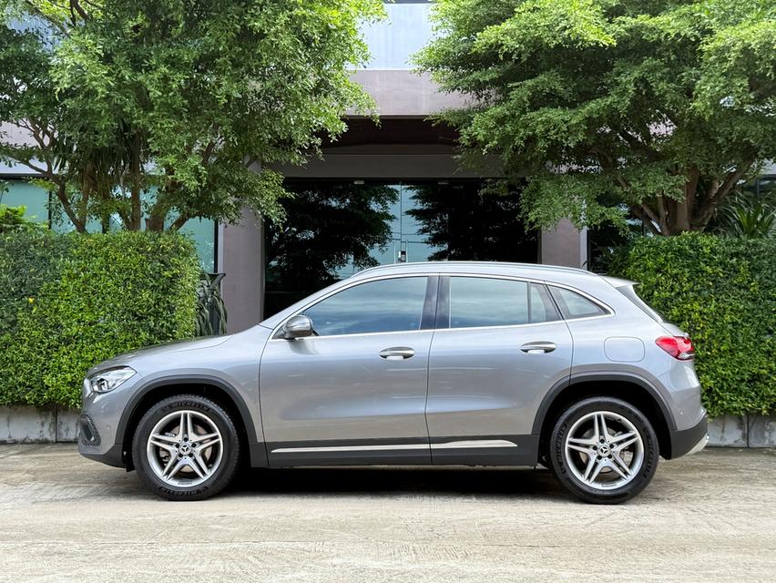 2022 BENZ GLA 200 รถมือเดียวออกป้ายแดง วิ่งน้อยเพียง 5X,XXX กม รถเข้าศูนย์ทุกระยะ ไม่เคยมีอุบัติเหตุครับ