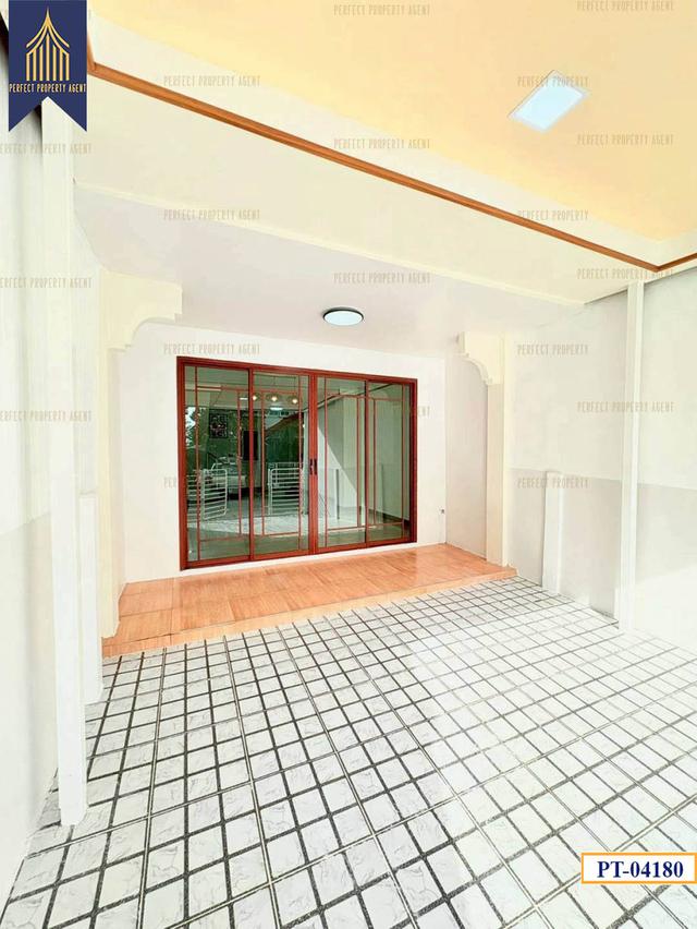 ทาวน์เฮาส์พร้อมจิตรห้องหัวมุมใกล้มอเตอร์เวย์ 3