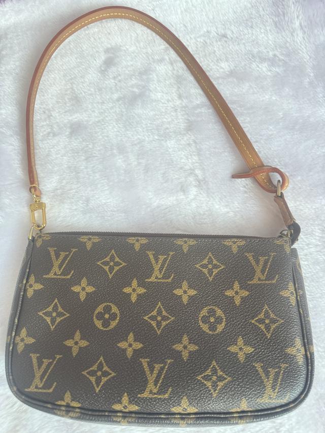 Lv Pochette 2