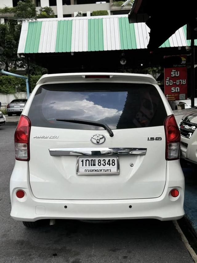 TOYOTA AVANZA สีขาว 2