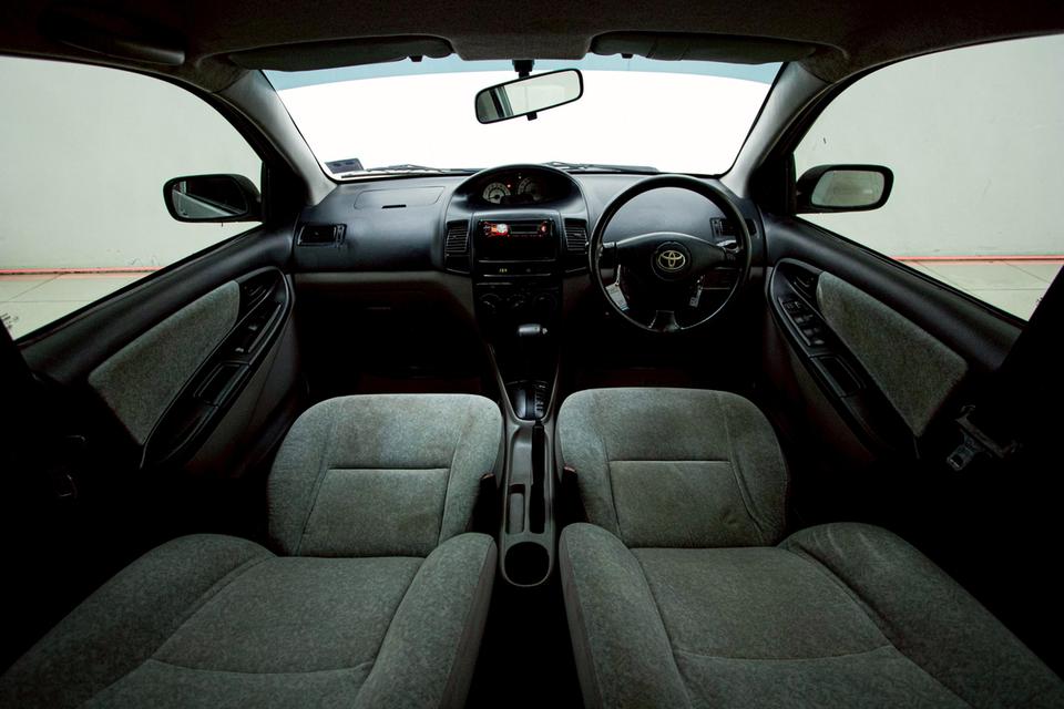 TOYOTA VIOS 1.5 E 2003 16