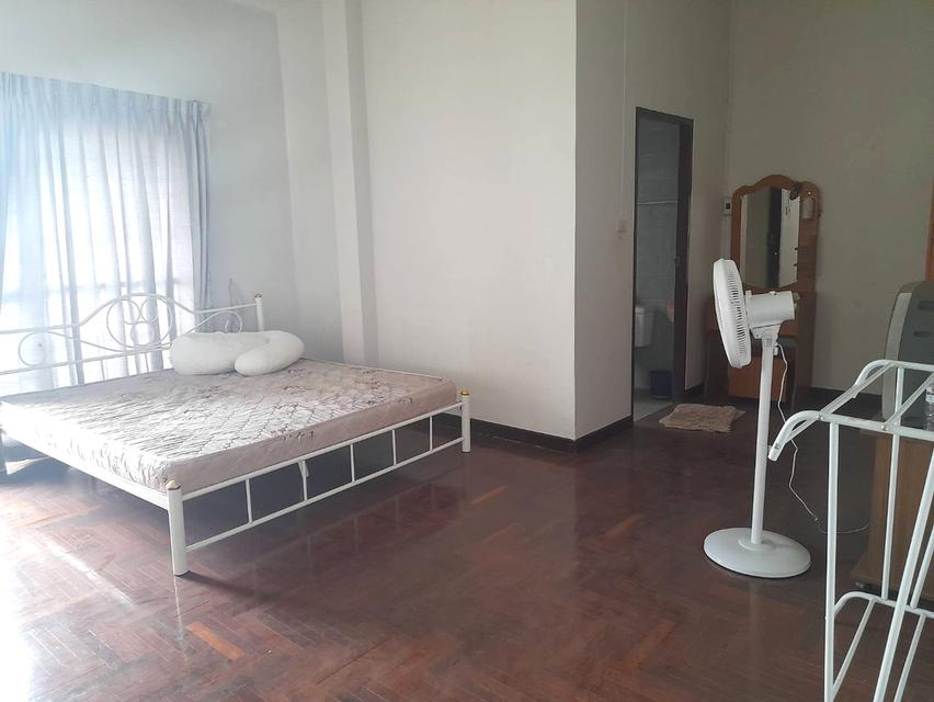 เช่าทาวน์โฮม 4 ชั้น 5 ห้องนอน หลังมุม ลาดพร้าว 18 5