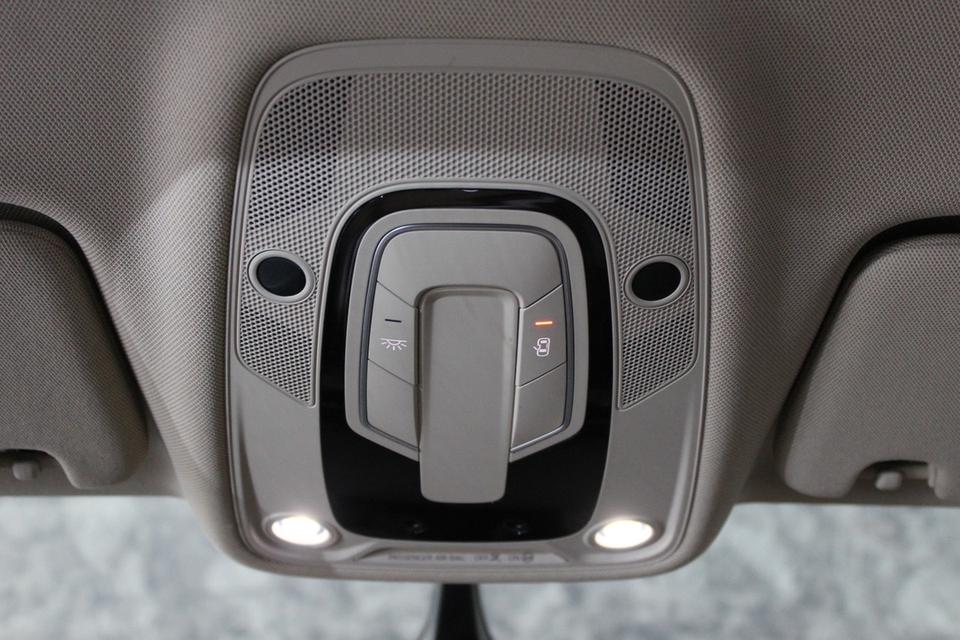 รหัสรถ JRS4994 พบกับรถเข้าใหม่ AUDI Q7 55 TFsi q S Line ปี 2018 สีดำ ดุๆ  12