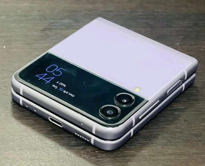 มือถือสีสวยๆ Samsung Galaxy Z Flip 3