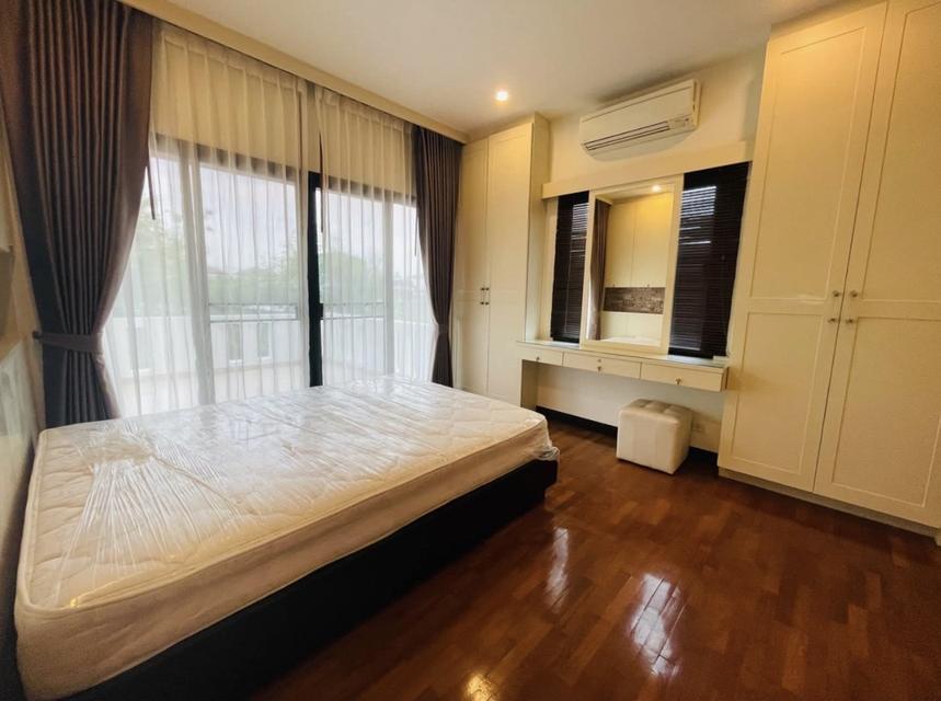 ให้เช่าบ้านเดี่ยว3ชั้นหลังใหญ่ซ.รัชดา32  มี4 ห้องนอน สวนกว้าง 10