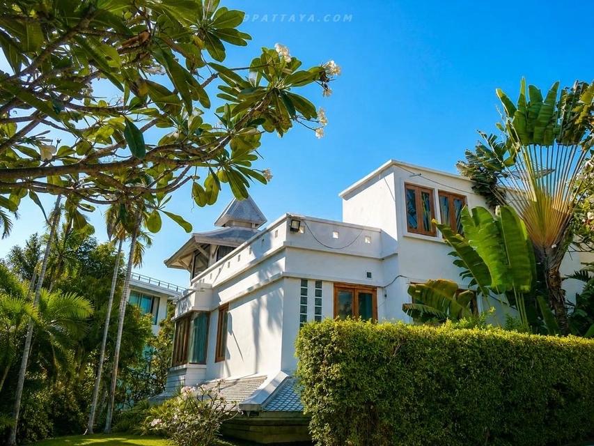 For Rent — Private Beachfront Residence at Wongamat Beach, Na KlueaPrivate beachfront residence for rent in Wongamat, located in a quiet and exclusive 1