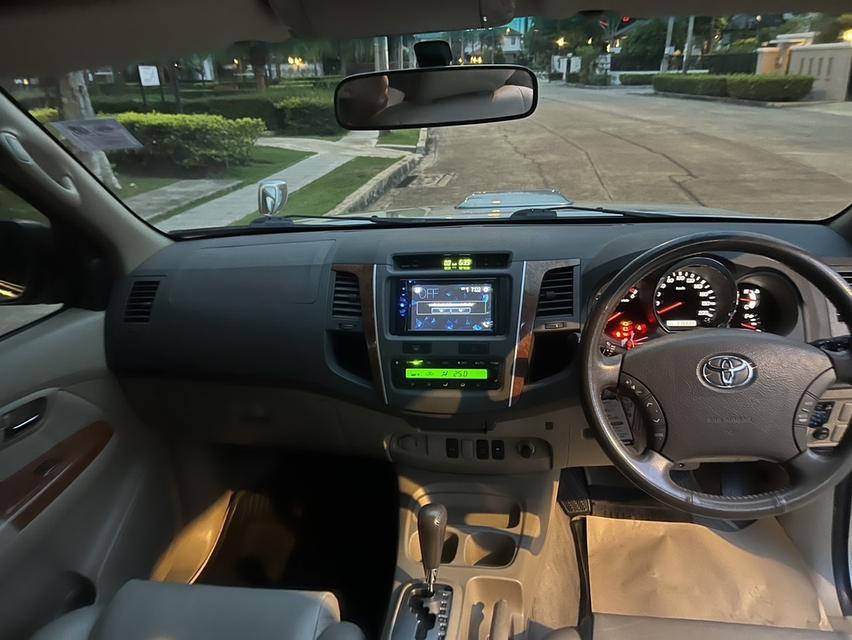 รถยนต์ Toyota Fortuner 3.0 V Auto ขับ2 ปี 2010 รูปที่ 8