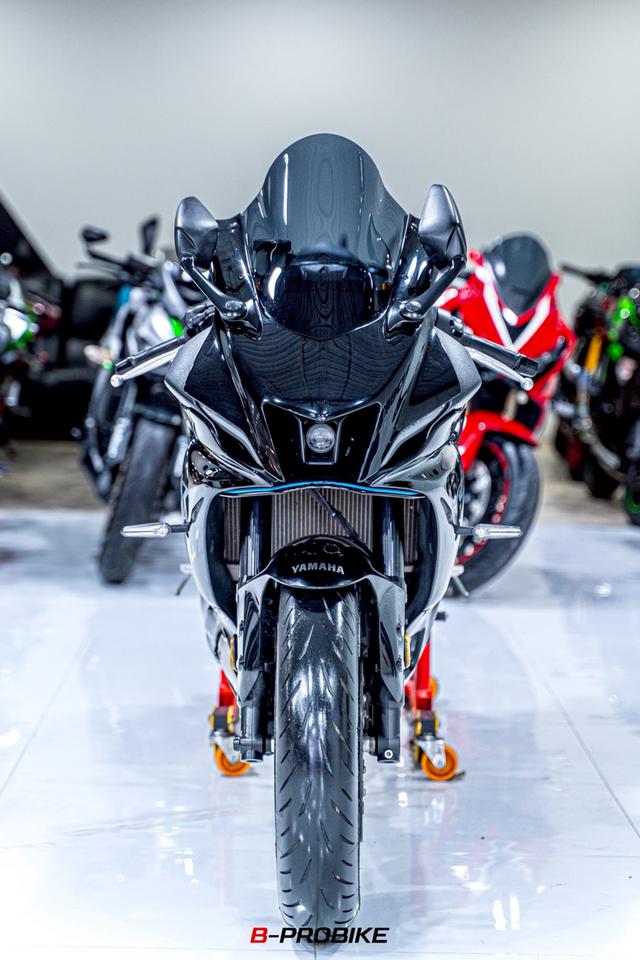 YAMAHA R7