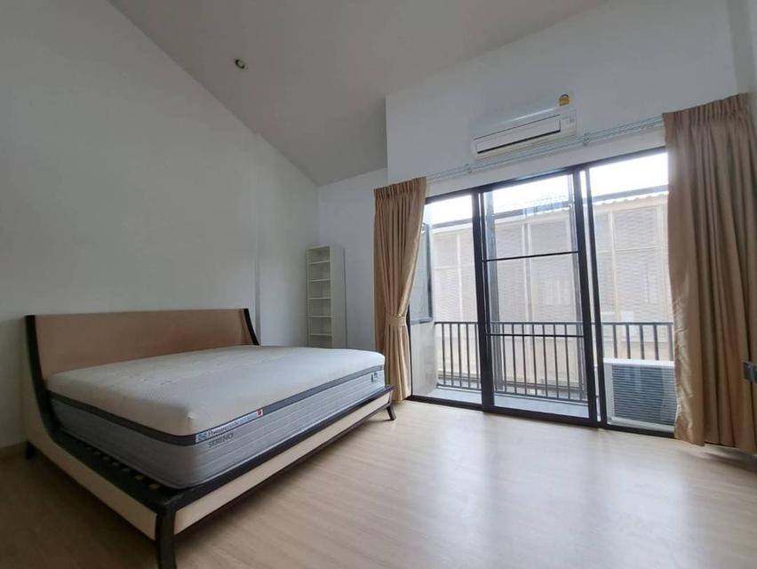 ให้เช่าบ้านใหม่ทั้งหลัง 3 ชั้น ครึ่งสไตล์ Loft Modern เพดานสูง พร้อมเฟอร์ 3 นอน 3 น้ำ บนถนนแจ้งวัฒนะ ใกล้รร. นานาชาติ ใกล้บีทีเอส สามัคคี สายชมพู 6