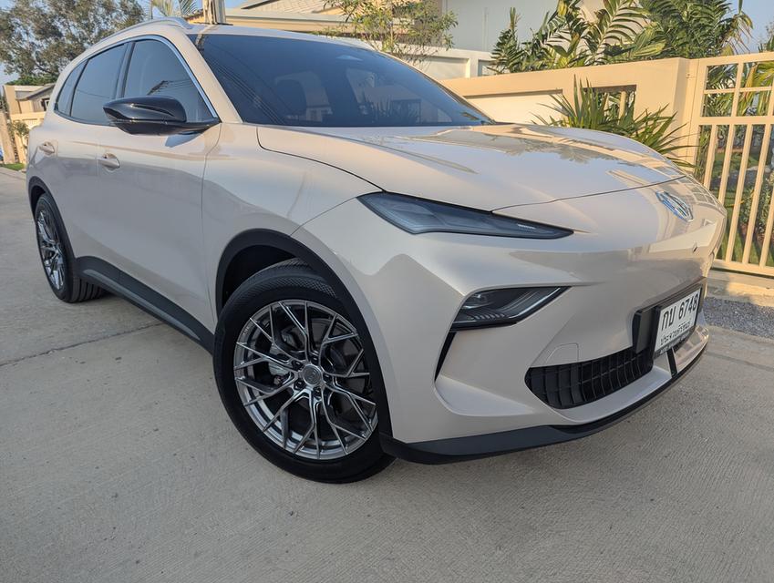 MG S 5,10/2025, 64 kWh lifetime battery warranty,premium insurance,new MG wallbox,9,5 Tkm, fully equipped,19-inch wheels,original price 1 Million Baht รูปที่ 2