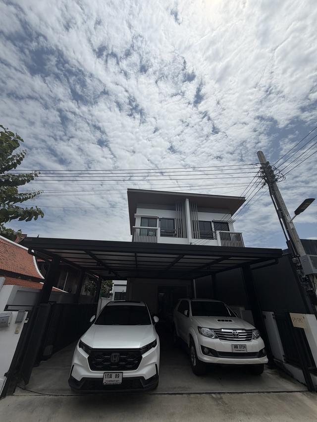 ขายทาวน์โฮม 3 ชั้น โครงการ Cozy ซอยโชคชัย 4 ซอย 70 หรือ สตรีวิทยาซอย 2 ซอย 29 2