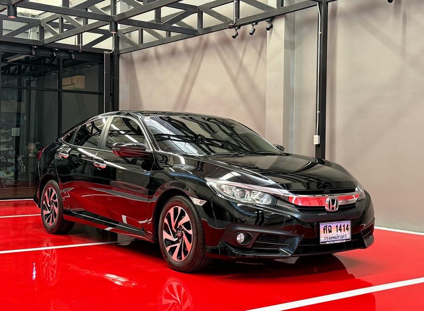 2017 HONDA CIVIC FC 1.8 EL รถมือเดียวออกป้ายแดง รถวิ่งน้อย เข้าศูนย์ทุกระยะ ไม่เคยมีอุบัติเหตุครับ