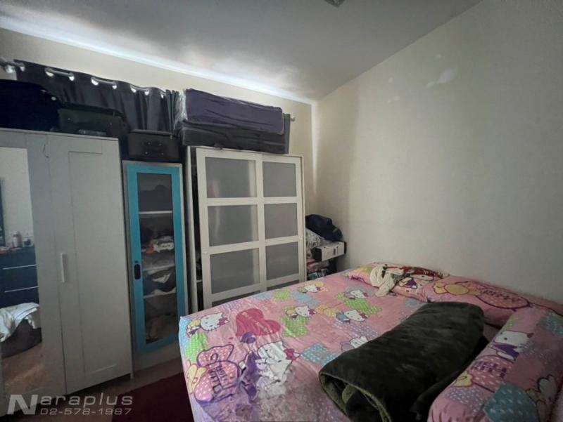 68040500 : ขายทาวน์เฮ้าส์ 2 ชั้น ห้องมุม หน้ากว้าง 5.5 เมตร บนที่ดินขนาด 16.7 ตรว. หลังบ้านไม่ติดใคร(เป็นสวน) หมู่บ้านโกลเด้น ทาวน์ วิภาวดี-แจ้งวัฒนะ 11