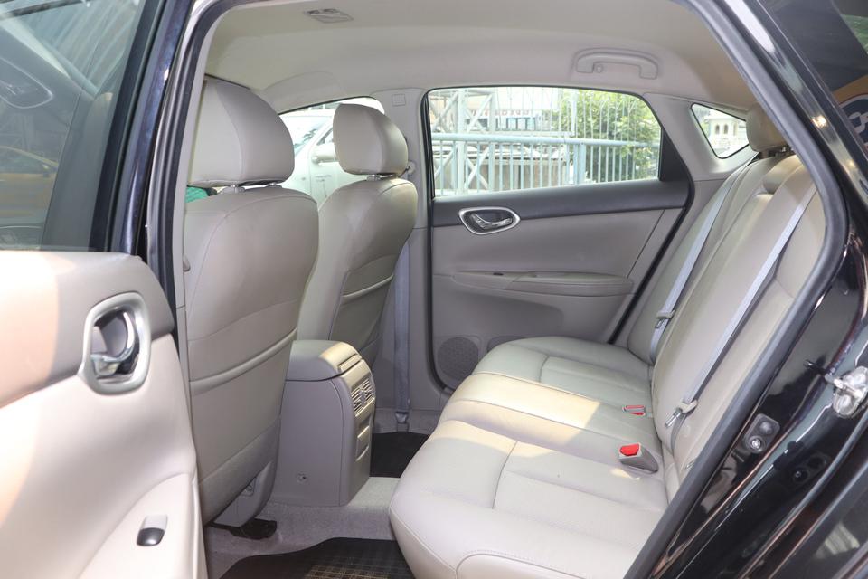รูป บ63/2 #NISSAN #SYLPHY 1.6 V ปี 2015 สีดำ เกียร์ออโต้ 5