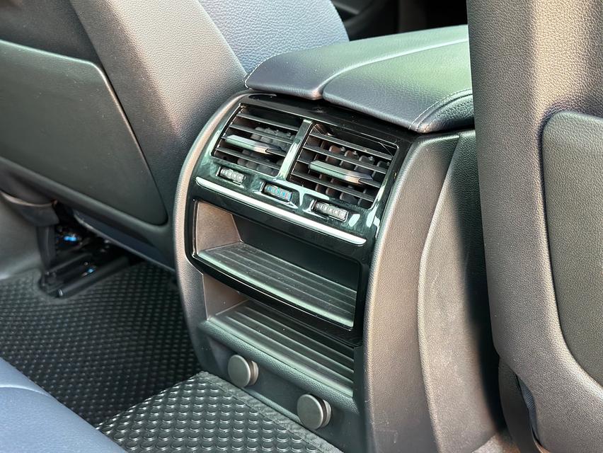 รหัสรถ PAT1966 BMW 520d M Sport สีเทาดำ ปี2019  13
