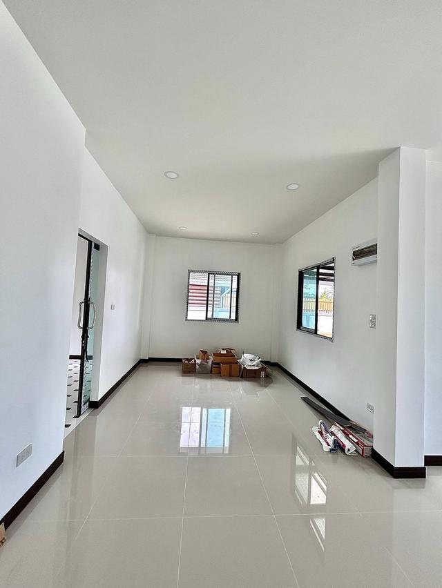 ขายบ้านสร้างใหม่อำเภอกำแพงแสน นครปฐม เนื้อที่ 110ตรว. 3ห้องนอน 2ห้องน้ำ ฟรีแอร์ 4เครื่อง บ้านทำเลดีน่าอยู่ 5