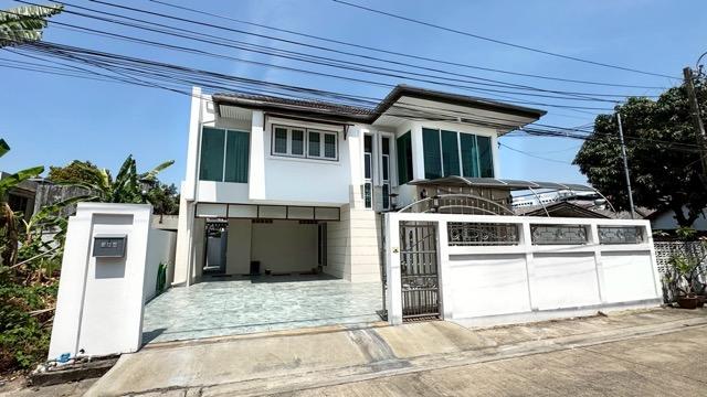 MHR82 บ้านสวยทิศใต้ ลมดีไม่ร้อน! เคหะนคร 3 แต่งครบ Built-in ทั้งหลัง 4 นอน 3 น้ำ ใกล้เตรียมพัฒน์และทางด่วน 1