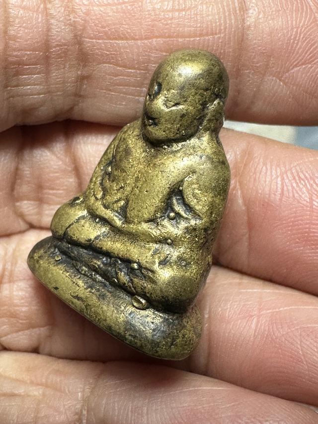 รูปหล่อล.พ.เงิน พิมพ์ขี้ตาสามชาย พระผ่านการบูชา พร้อมกรอบ