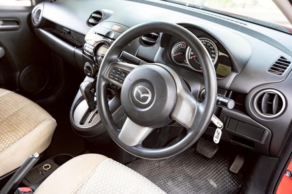 Mazda2 1.5 Spirit Sedan สีแดง ปี 2012 16